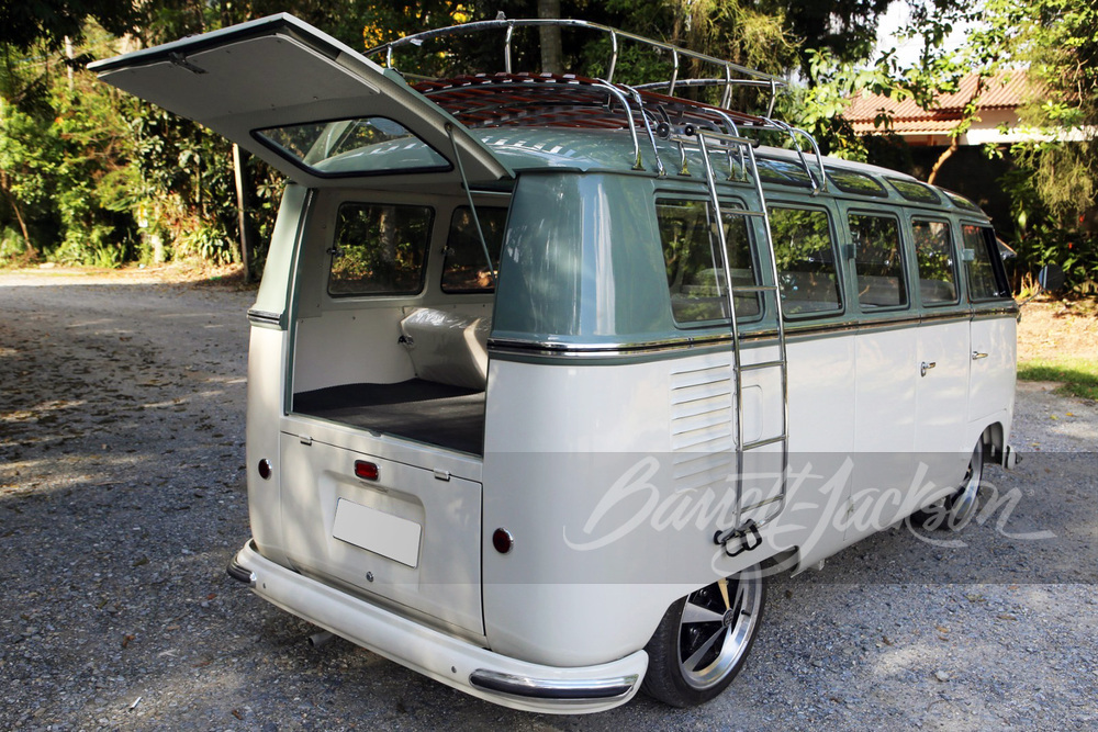 1960 VOLKSWAGEN 21-WINDOW MICROBUS - Rear 3/4 - 259141