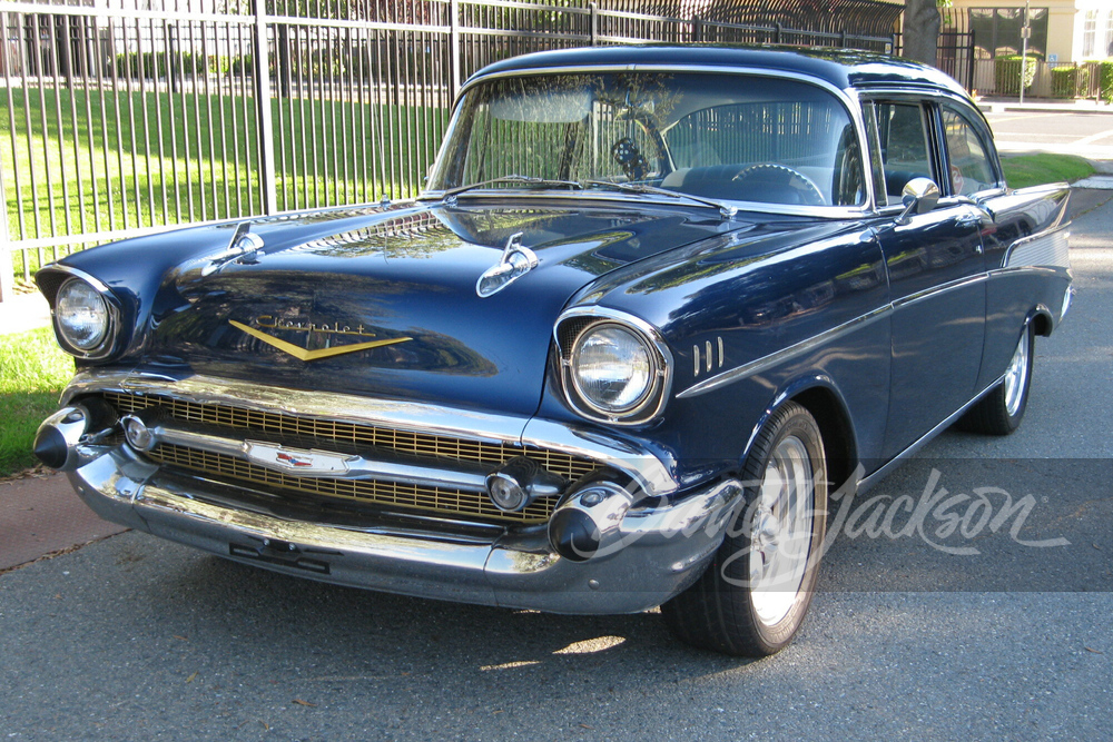 1957 CHEVROLET BEL AIR CUSTOM HARDTOP - Front 3/4 - 259221