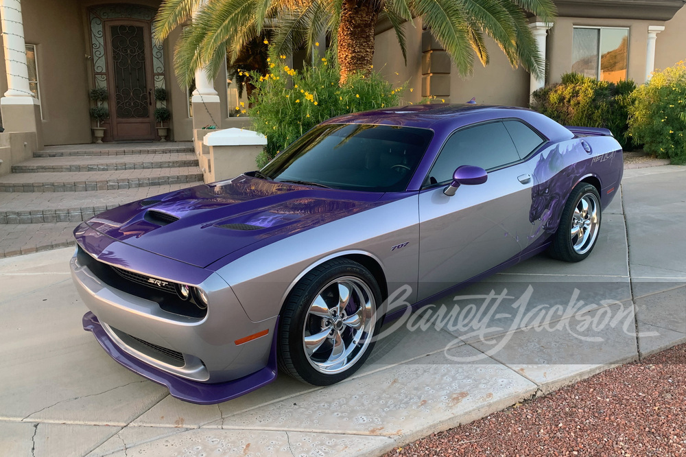 2015 DODGE CHALLENGER SRT HELLCAT - Front 3/4 - 259230