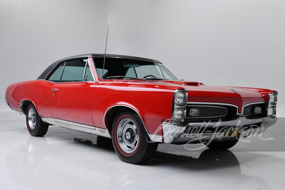 1967 PONTIAC GTO - Front 3/4 - 260075
