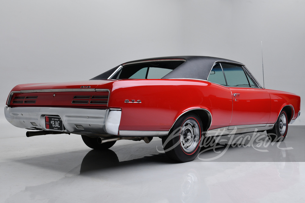 1967 PONTIAC GTO - Rear 3/4 - 260075