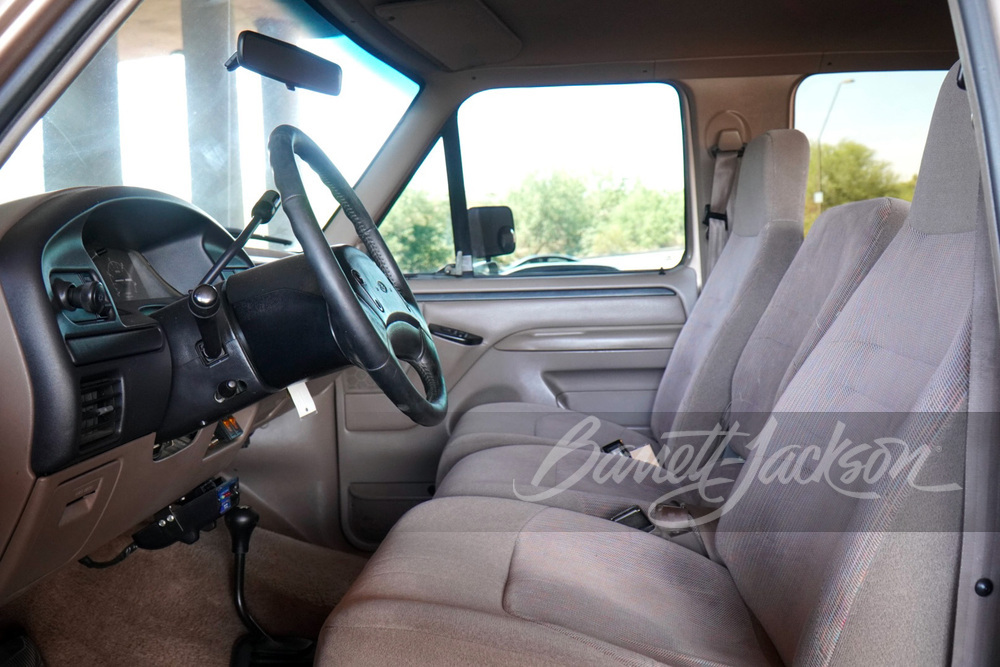 1997 FORD F-350 CUSTOM PICKUP - Interior - 260077