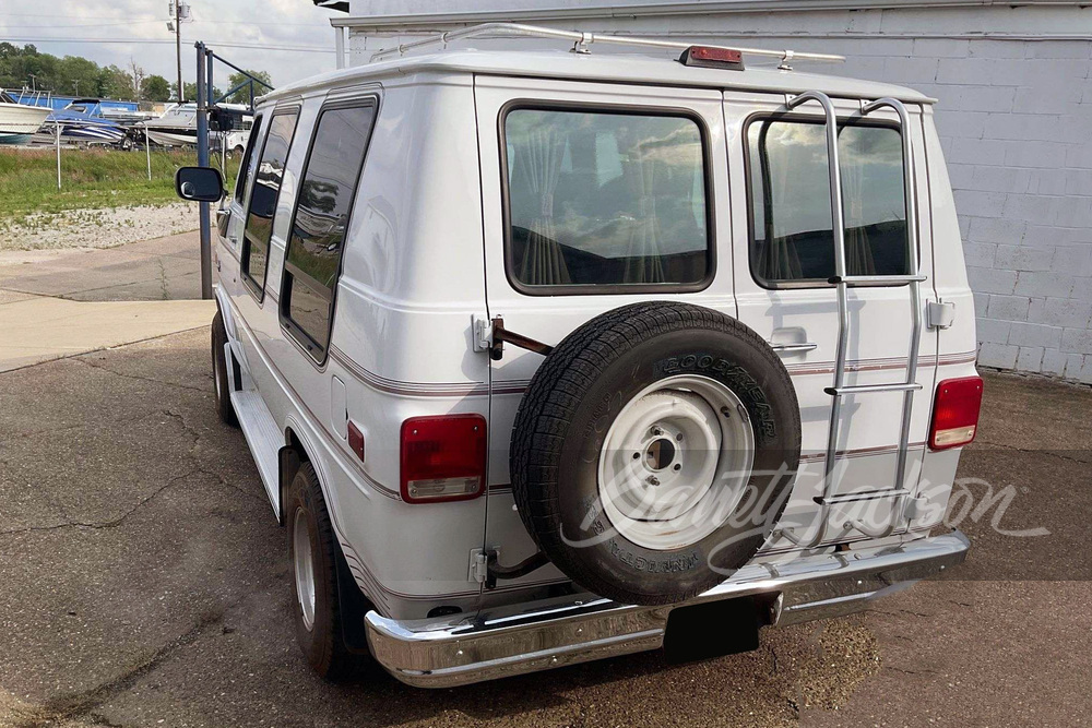 1993 CHEVROLET G20 CONVERSION VAN - Rear 3/4 - 260211