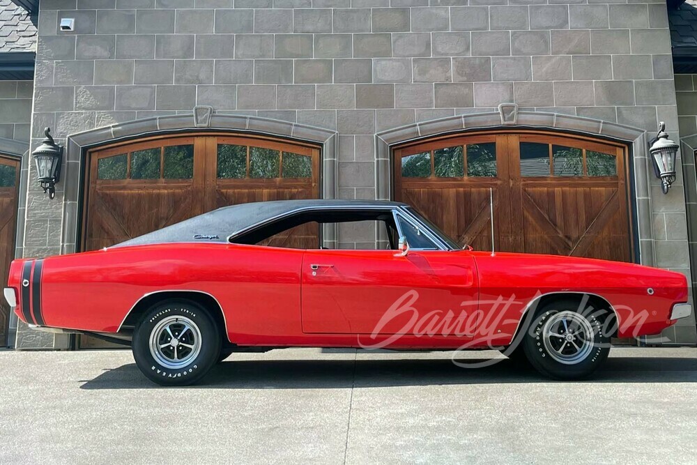 1968 DODGE CHARGER R/T 440 - Side Profile - 260288