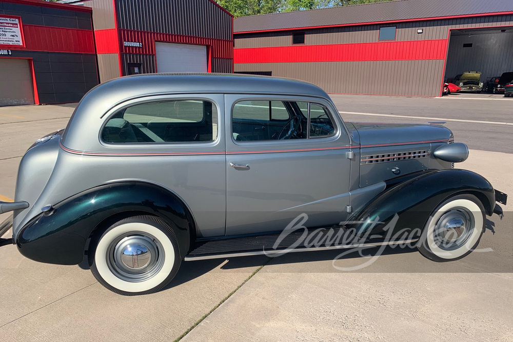 1938 CHEVROLET MASTER DELUXE SEDAN - Side Profile - 260645