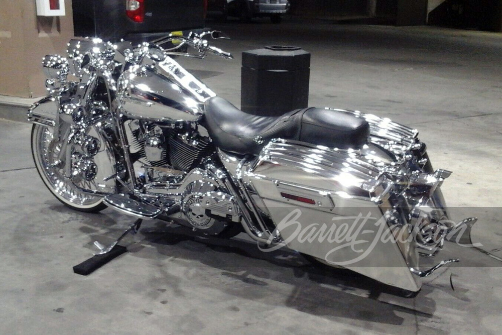 1999 HARLEY-DAVIDSON ROAD KING CUSTOM MOTORCYCLE - Rear 3/4 - 260845