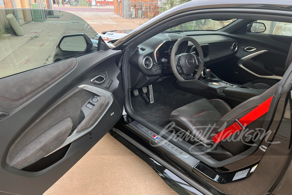 2017 CHEVROLET CAMARO ZL1 HENNESSY CUSTOM EDITION "EXORCIST" - Interior - 260850