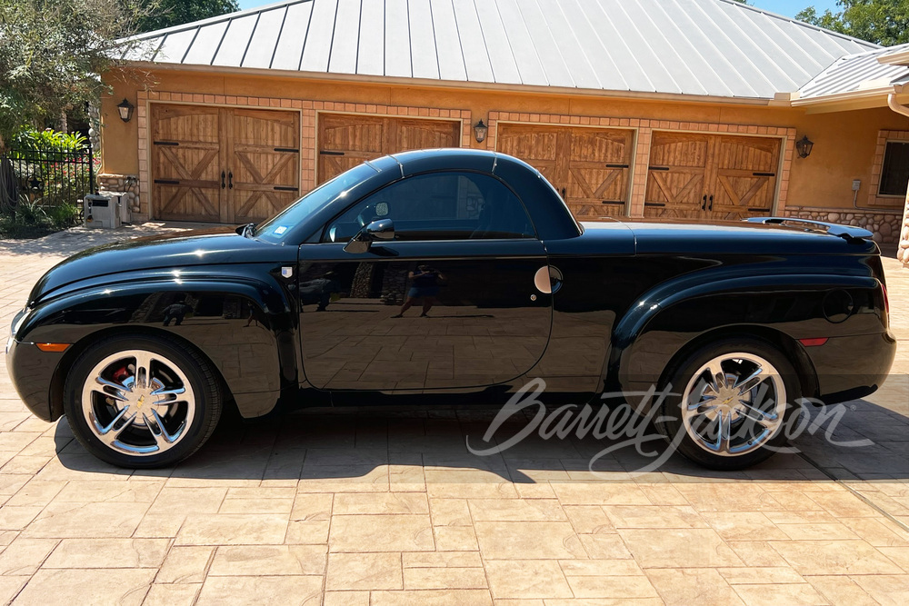 2005 CHEVROLET SSR CUSTOM PICKUP - Side Profile - 260982