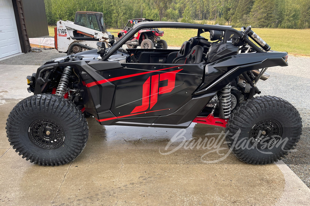 2020 CAN-AM MAVERICK X3 CUSTOM - Side Profile - 261010