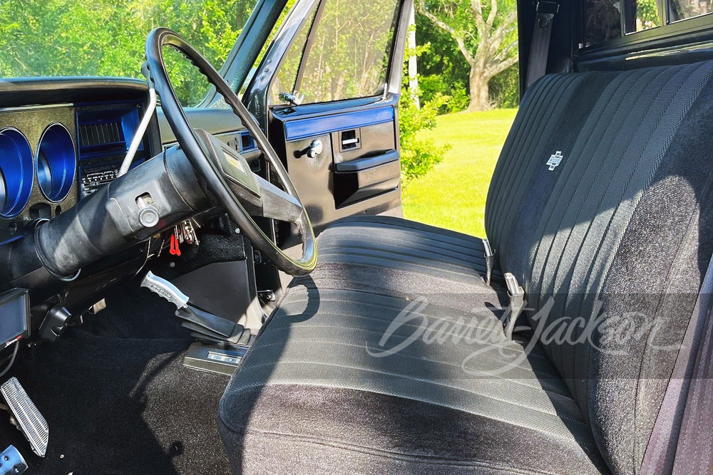 1986 CHEVROLET K10 CUSTOM PICKUP - Interior - 261139