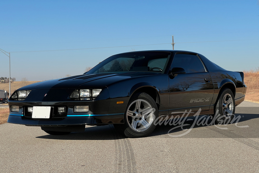 1988 CHEVROLET CAMARO IROC-Z - Front 3/4 - 261513