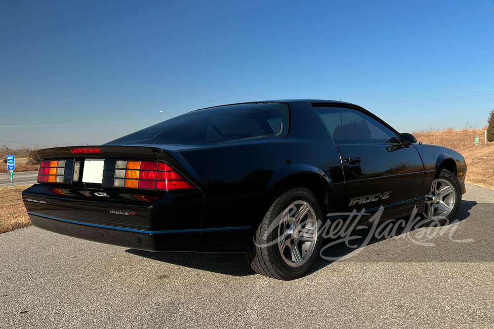 1988 CHEVROLET CAMARO IROC-Z - Rear 3/4 - 261513