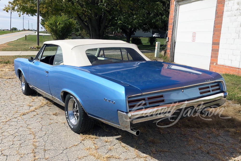 1967 PONTIAC GTO CONVERTIBLE - Rear 3/4 - 261544