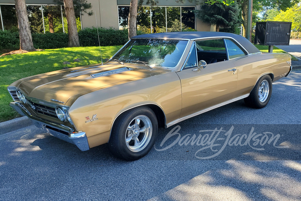 1967 CHEVROLET CHEVELLE SS 396 CUSTOM COUPE - Front 3/4 - 261602