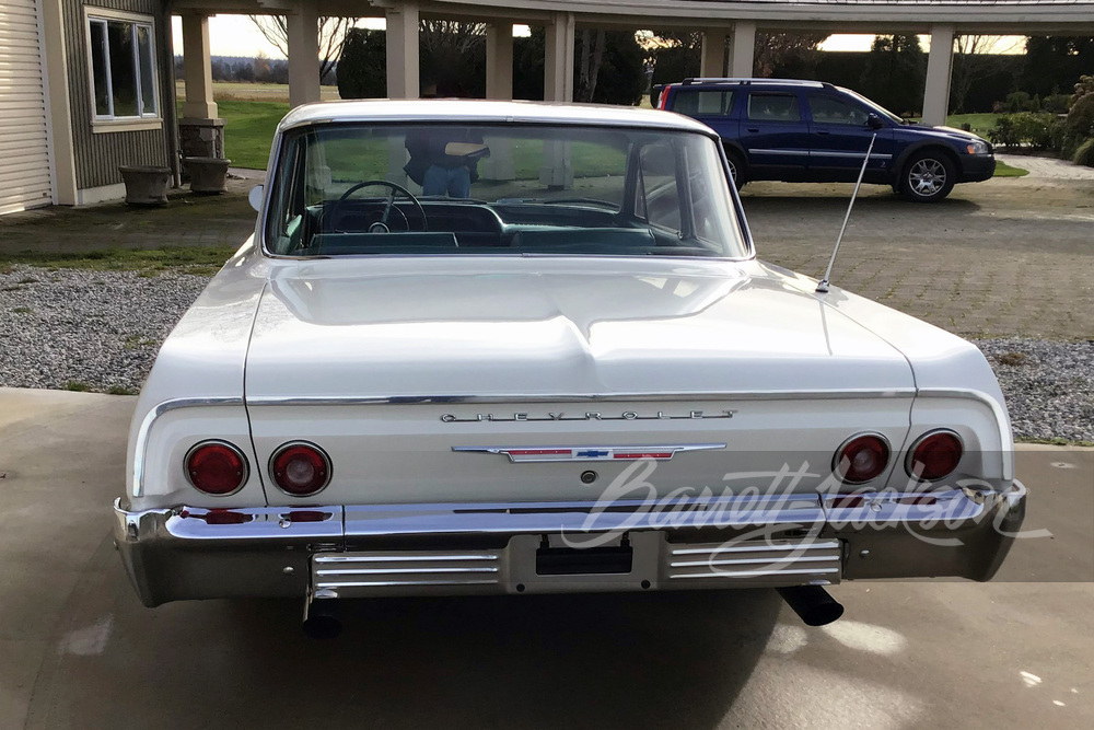 1964 CHEVROLET BISCAYNE 2-DOOR POST - Rear 3/4 - 261737