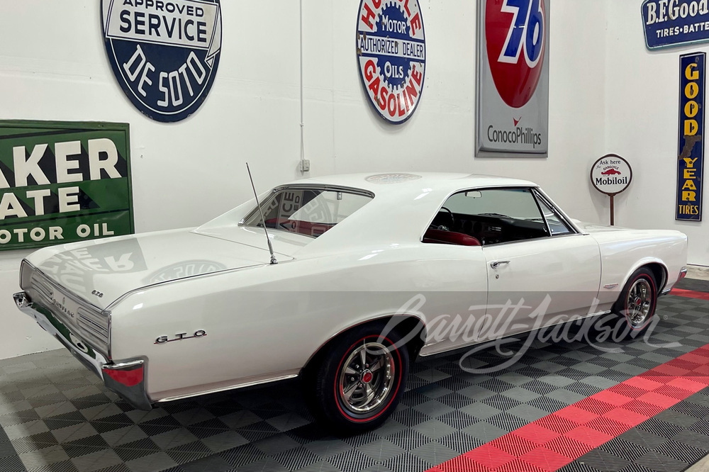 1966 PONTIAC GTO - Rear 3/4 - 261873
