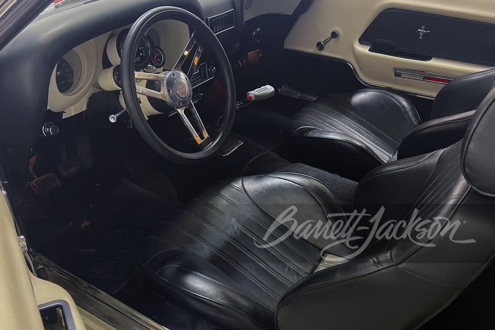 1969 FORD MUSTANG CUSTOM FASTBACK  - Interior - 261896