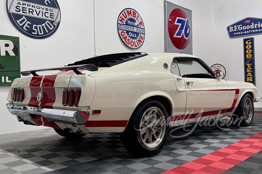 1969 FORD MUSTANG CUSTOM FASTBACK  - Rear 3/4 - 261896