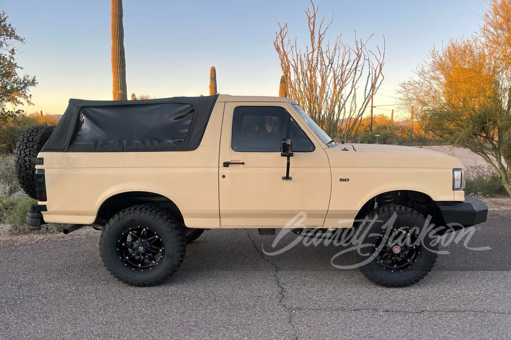 1990 FORD BRONCO - Side Profile - 262039