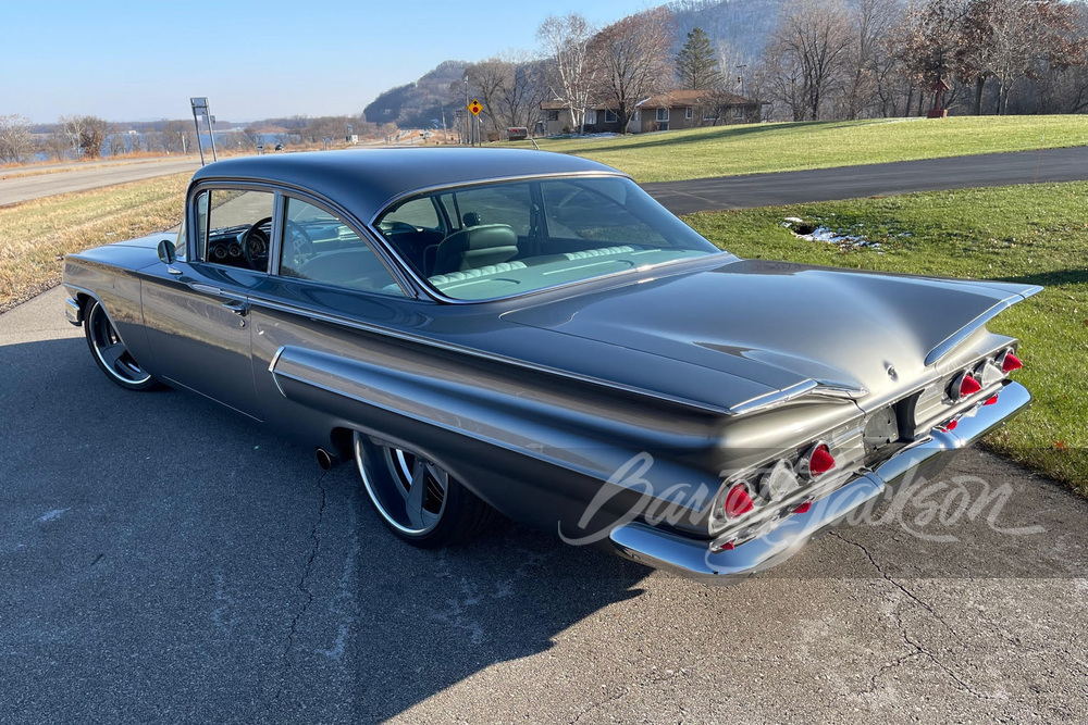 1960 CHEVROLET BISCAYNE CUSTOM COUPE - Rear 3/4 - 262614