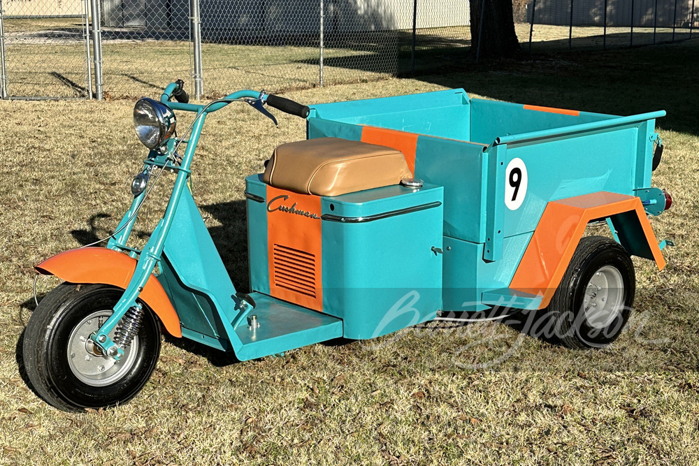 1957 CUSHMAN TRUCKSTER Front 3/4 262679