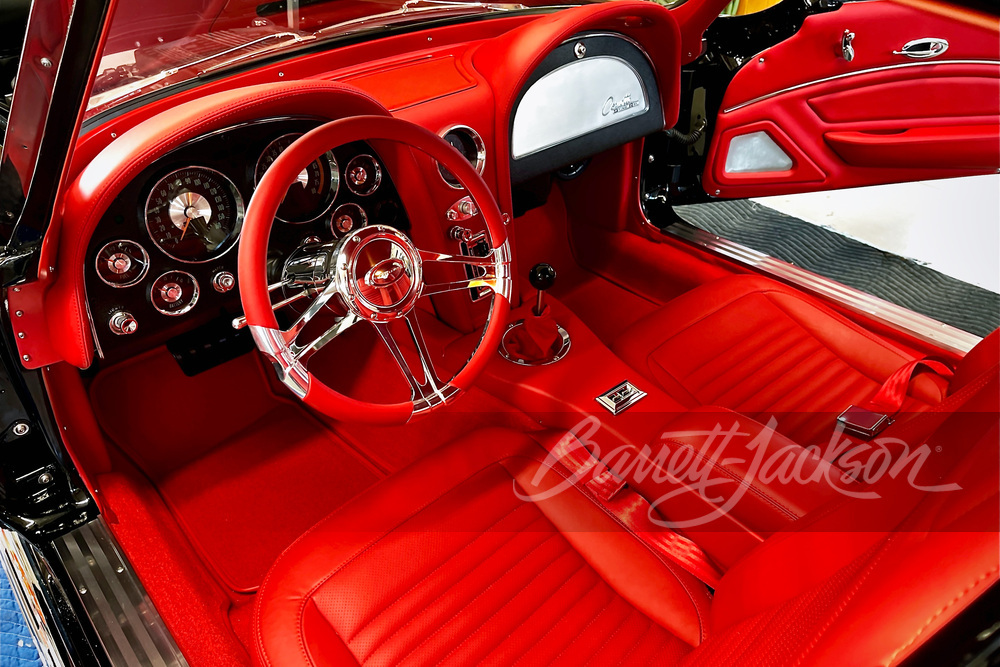 1963 CHEVROLET CORVETTE CUSTOM SPLIT-WINDOW COUPE - Interior - 263059