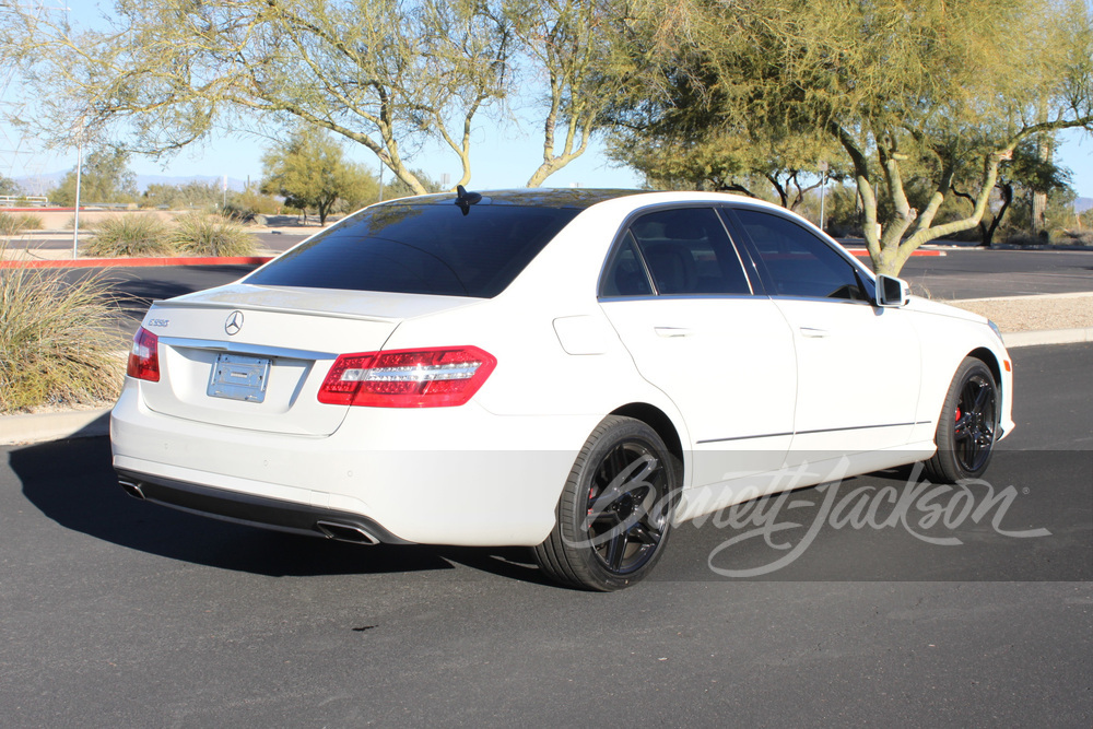 2011 MERCEDES-BENZ E550 - Rear 3/4 - 263491