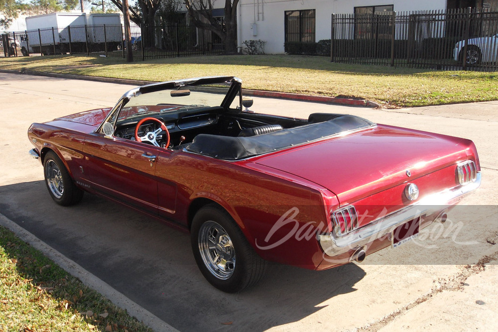 1965 FORD MUSTANG CONVERTIBLE - Rear 3/4 - 263687
