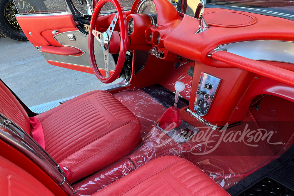 1958 CHEVROLET CORVETTE CUSTOM ROADSTER - Interior - 263701