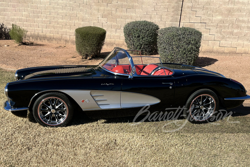 1958 CHEVROLET CORVETTE CUSTOM ROADSTER - Side Profile - 263701