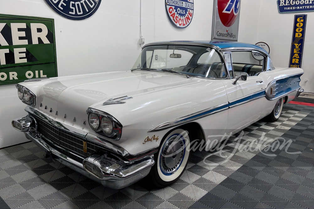 AUGUST 2016 HIGH POINTS FOR ORIGINALITY: A 1954 PONTIAC STAR CHIEF CUSTOM CATALINA