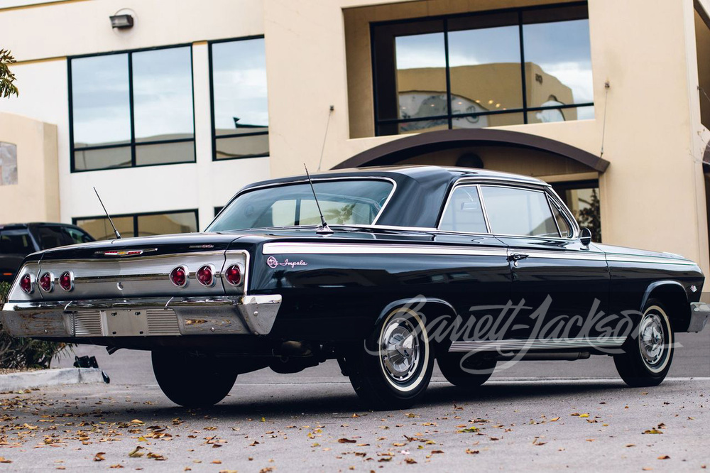 1962 CHEVROLET IMPALA SS - Rear 3/4 - 264810