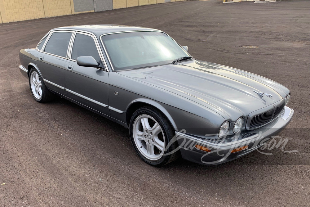 2002 JAGUAR XJ SPORT - Front 3/4 - 265132