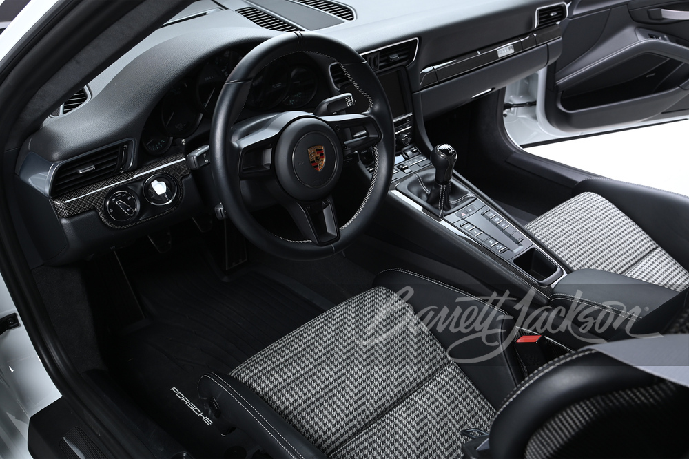 2016 PORSCHE 911R - Interior - 265393