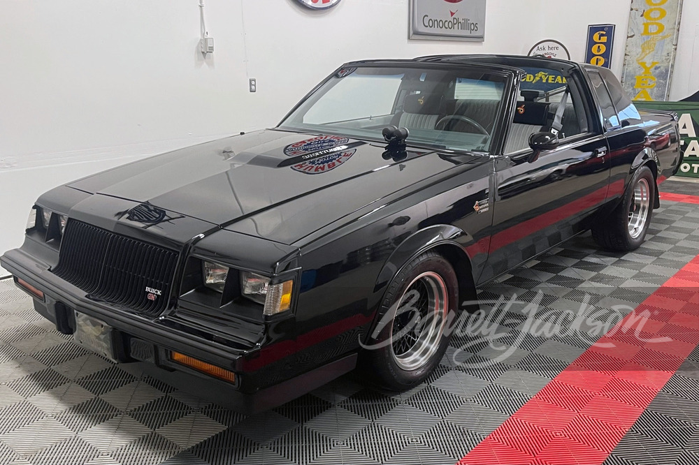 1987 BUICK GRAND NATIONAL - Front 3/4 - 267292