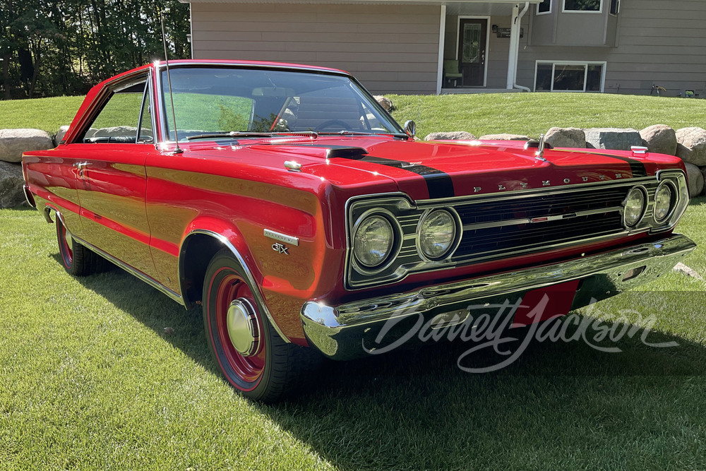 1967 PLYMOUTH GTX - Front 3/4 - 267297