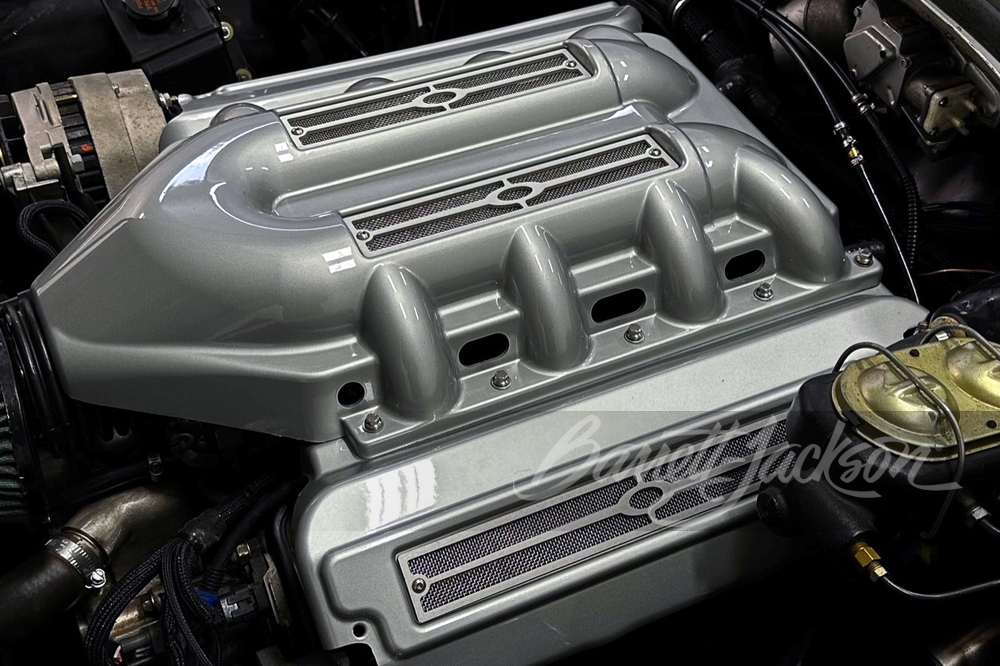 1963 CHEVROLET CORVETTE SPLIT-WINDOW CUSTOM COUPE - Engine - 267842