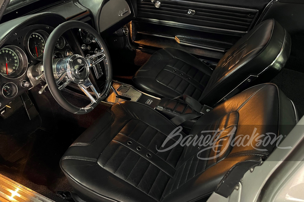 1963 CHEVROLET CORVETTE SPLIT-WINDOW CUSTOM COUPE - Interior - 267842