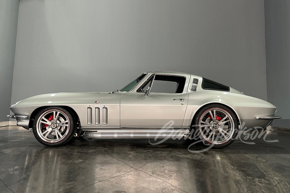 1963 CHEVROLET CORVETTE SPLIT-WINDOW CUSTOM COUPE - Side Profile - 267842