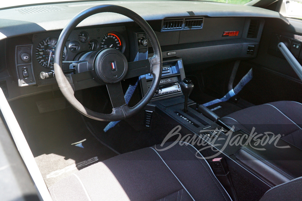 1987 CHEVROLET CAMARO IROC-Z - Interior - 267873