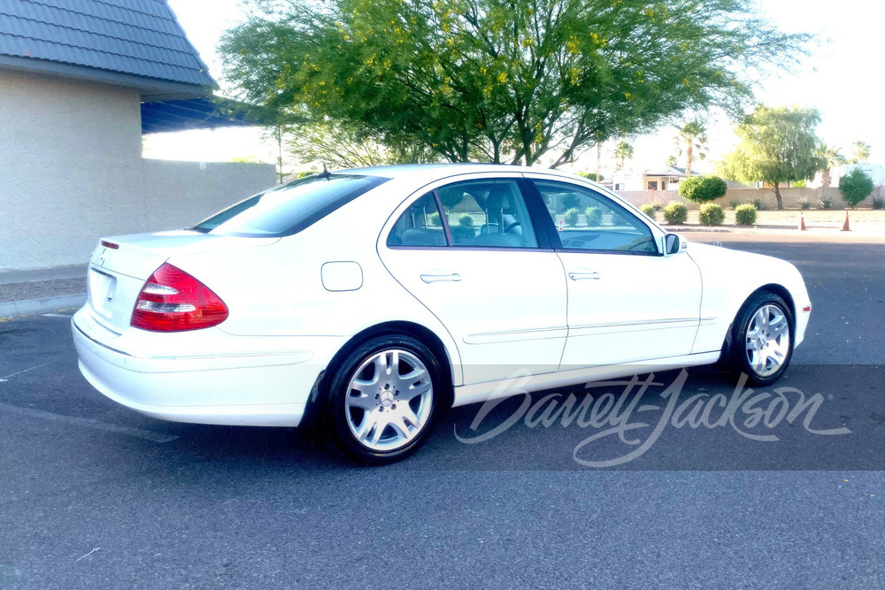 2003 MERCEDES-BENZ E500 - Rear 3/4 - 268411