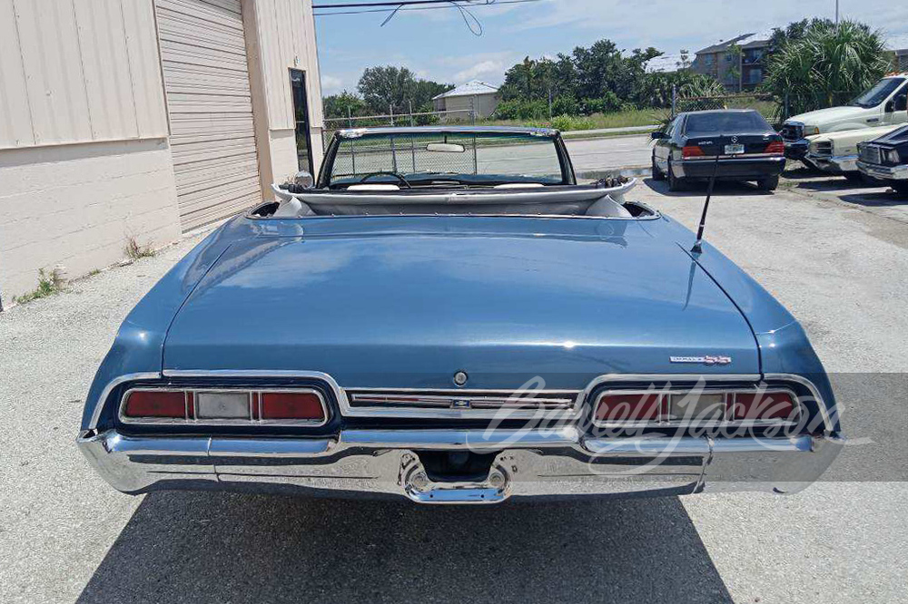1967 CHEVROLET IMPALA SS CONVERTIBLE - Rear 3/4 - 268703