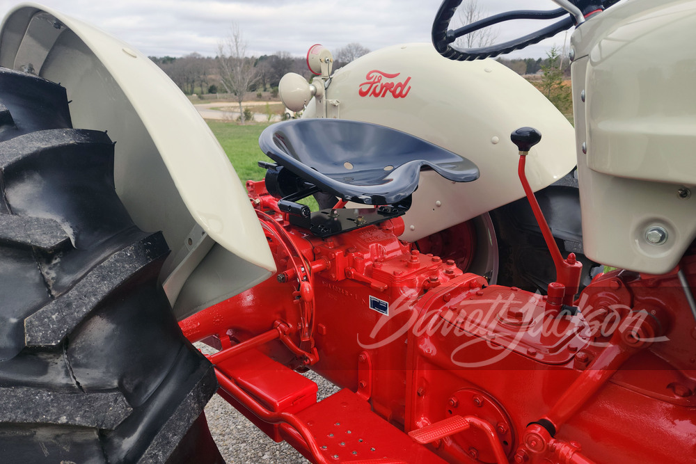 1955 FORD 860 TRACTOR - Interior - 269672