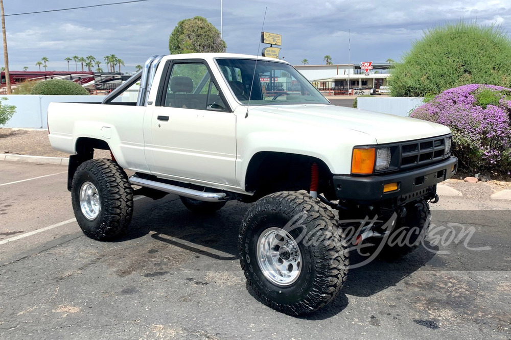 1984 TOYOTA SR5 CUSTOM PICKUP - Front 3/4 - 270685