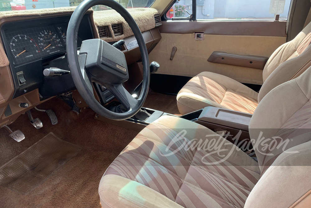 1984 TOYOTA SR5 CUSTOM PICKUP - Interior - 270685