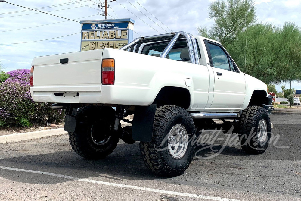 1984 TOYOTA SR5 CUSTOM PICKUP - Rear 3/4 - 270685