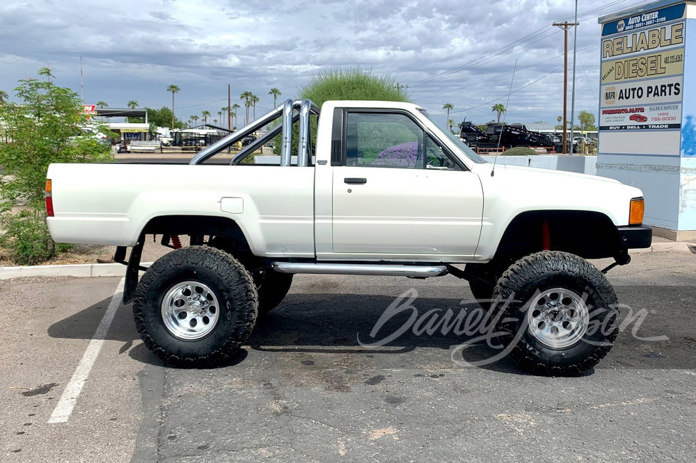 1984 TOYOTA SR5 CUSTOM PICKUP - Side Profile - 270685