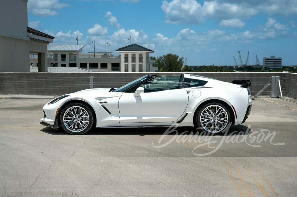 Z06 Side Rear 2016 CHEVROLET CORVETTE Z06 - Side Profile - 271094