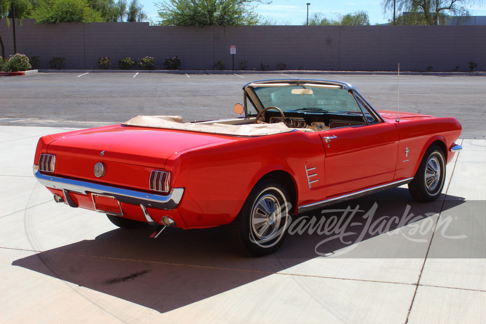 1966 FORD MUSTANG CONVERTIBLE - Rear 3/4 - 271265