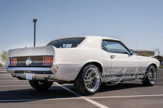 1969 FORD MUSTANG CUSTOM COUPE - Rear 3/4 - 272952